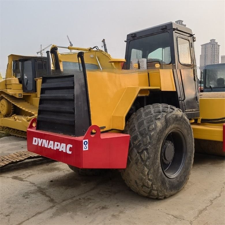 40KN Exciting Force Dynapac CA30D digunakan Roller Jalan Single Drum Roller untuk perbaikan jalan