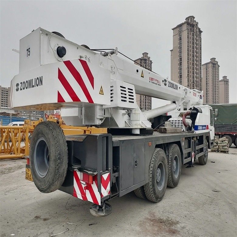 30 Ton 25 Ton Hand Zoomlion Crane dalam kondisi yang sangat baik untuk ritel terjangkau