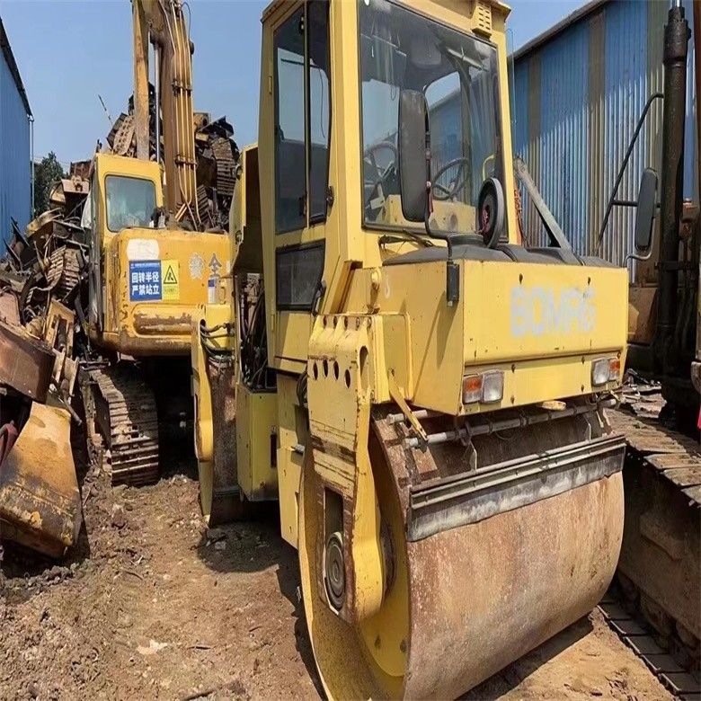 10 Ton Berat Operasi digunakan BOMAG BW 202 AHD-2 Roller Jalan Dan Kinerja Dijamin
