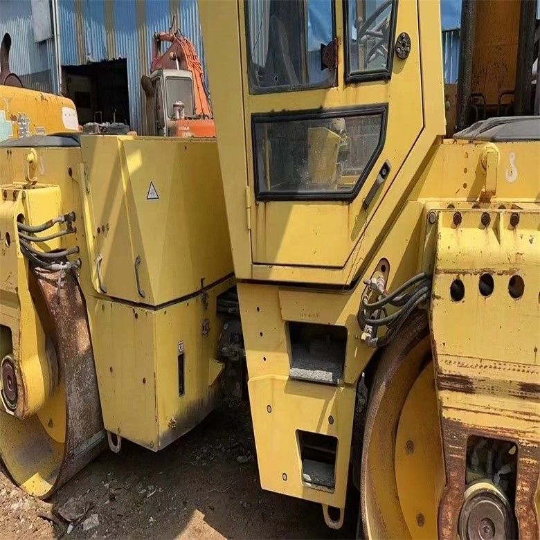 10 Ton Berat Operasi digunakan BOMAG BW 202 AHD-2 Roller Jalan Dan Kinerja Dijamin