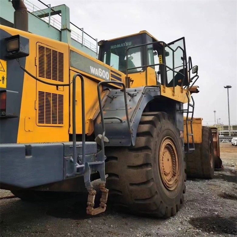 Ritel WA600-6 Pemuat roda bekas Komatsu WA600-3 Pemuat tangan kedua Dalam kondisi baik