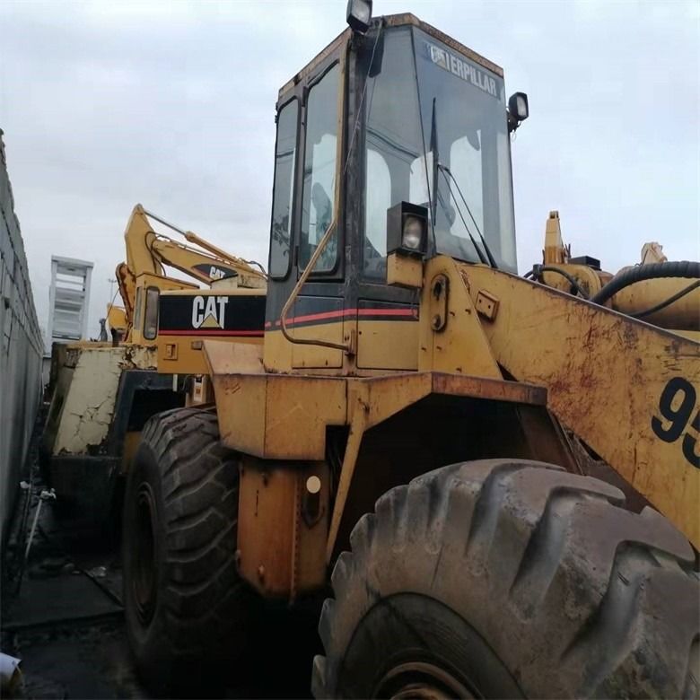 Caterpillar 950F 17 Ton Wheel Loader Dengan 6.6L Displacement Dan 3200-3300 Jam Kerja