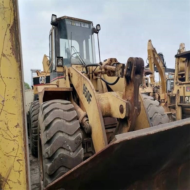 Caterpillar 950F 17 Ton Wheel Loader Dengan 6.6L Displacement Dan 3200-3300 Jam Kerja