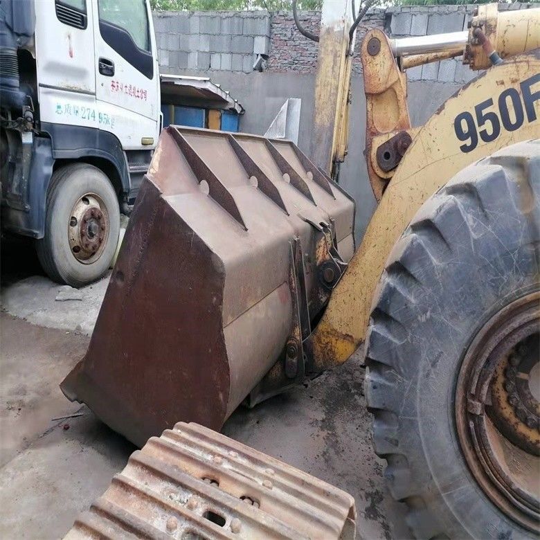 Caterpillar 950F 17 Ton Wheel Loader Dengan 6.6L Displacement Dan 3200-3300 Jam Kerja