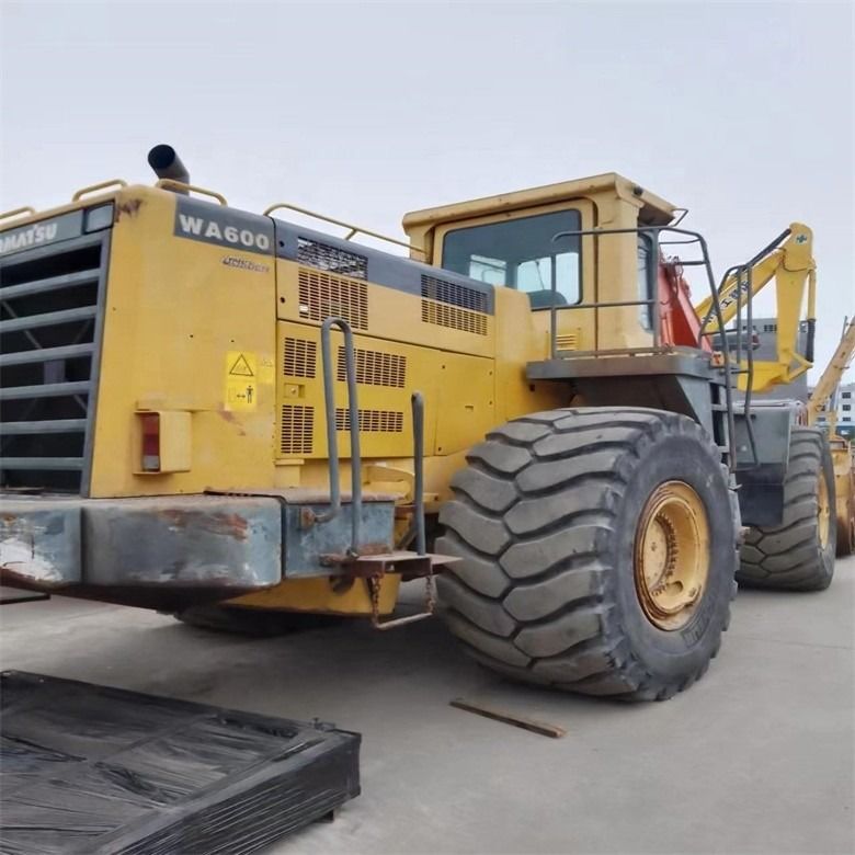 Low Working Hours WA600-6 Wheel Loader dari Jepang Dengan Berat Mesin 44000-44500 Kg