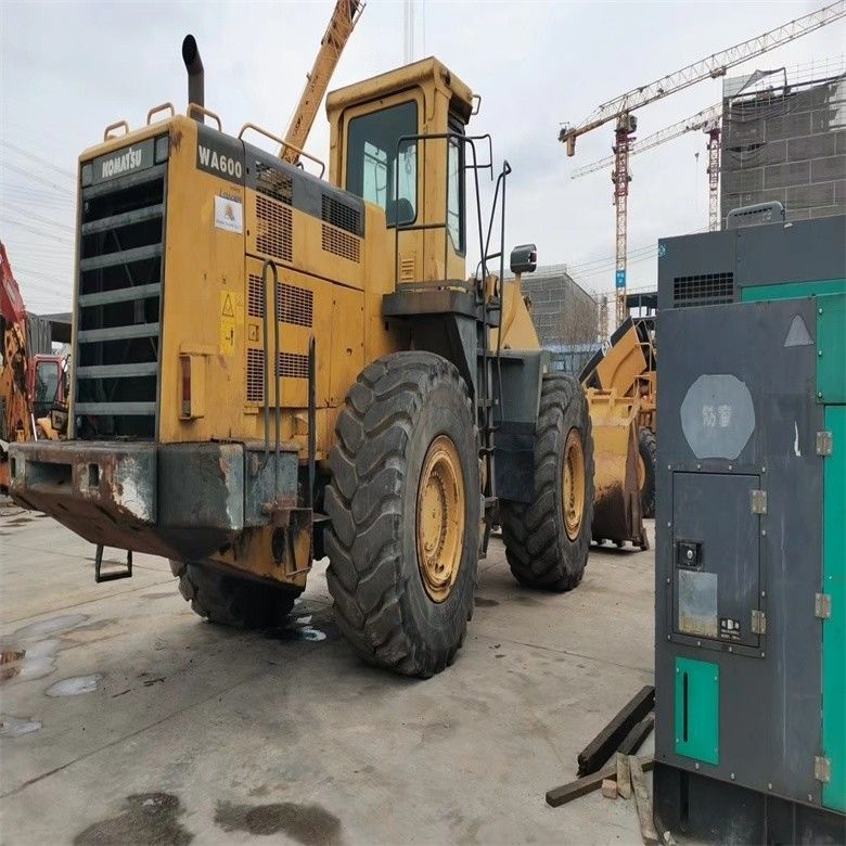 Low Working Hours WA600-6 Wheel Loader dari Jepang Dengan Berat Mesin 44000-44500 Kg