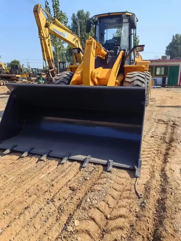 Liugong 856H 5 Ton Wheel Loader 6 Silinder 1.8-5.6 m3 Kapasitas Ember selama 1 Tahun