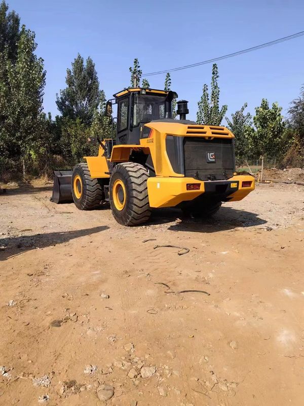 Liugong 856H 5 Ton Wheel Loader 6 Silinder 1.8-5.6 m3 Kapasitas Ember selama 1 Tahun