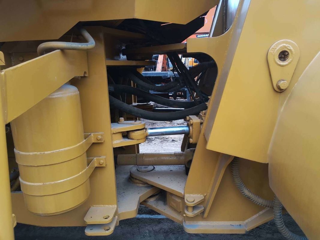 Cat 966G Wheel Loader Berharga Terjangkau Dengan Ember 5,5 M3 Dan Mesin Caterpillar