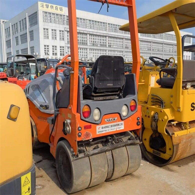 2.5 Ton Digunakan Hamm Roller Compactor HD35VT dalam warna asli dengan kekuatan menarik 28KN