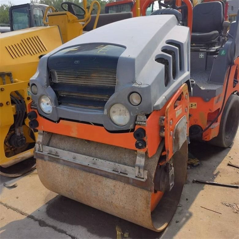 2.5 Ton Digunakan Hamm Roller Compactor HD35VT dalam warna asli dengan kekuatan menarik 28KN