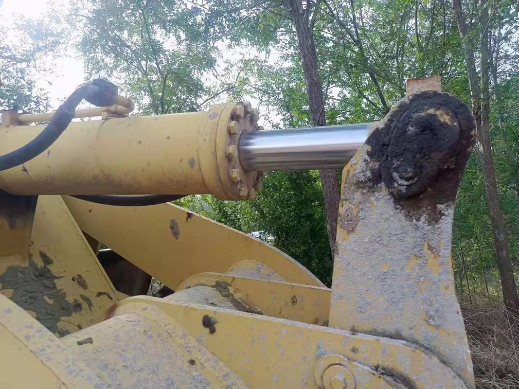 SEM 630B Jenis Jalur LGP Bulldozer Loader Dengan Single Shank Ripper Heavy-Duty Terrain Tough