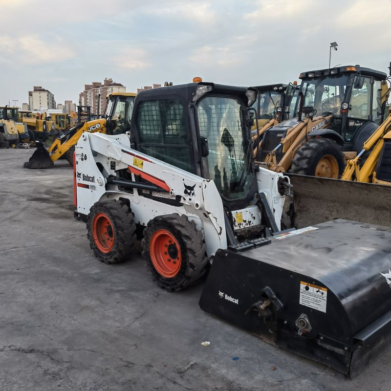 Jenis roda bergerak skid-steer loader BOCAT S550 Loader bekas untuk pekerjaan konstruksi bekerja