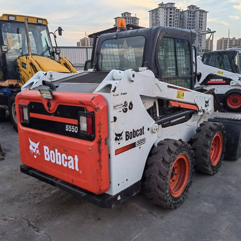 Jenis roda bergerak skid-steer loader BOCAT S550 Loader bekas untuk pekerjaan konstruksi bekerja