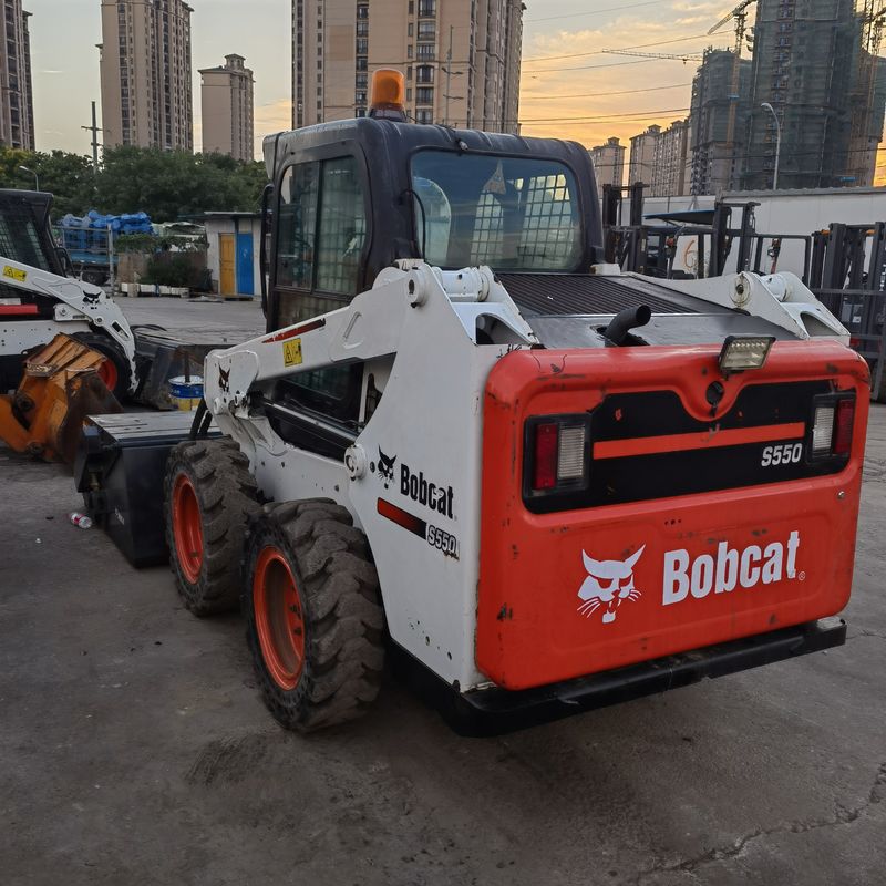 Jenis roda bergerak skid-steer loader BOCAT S550 Loader bekas untuk pekerjaan konstruksi bekerja