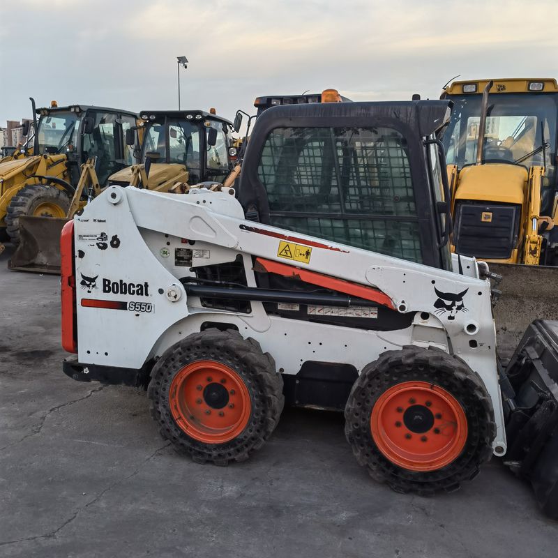 Jenis roda bergerak skid-steer loader BOCAT S550 Loader bekas untuk pekerjaan konstruksi bekerja