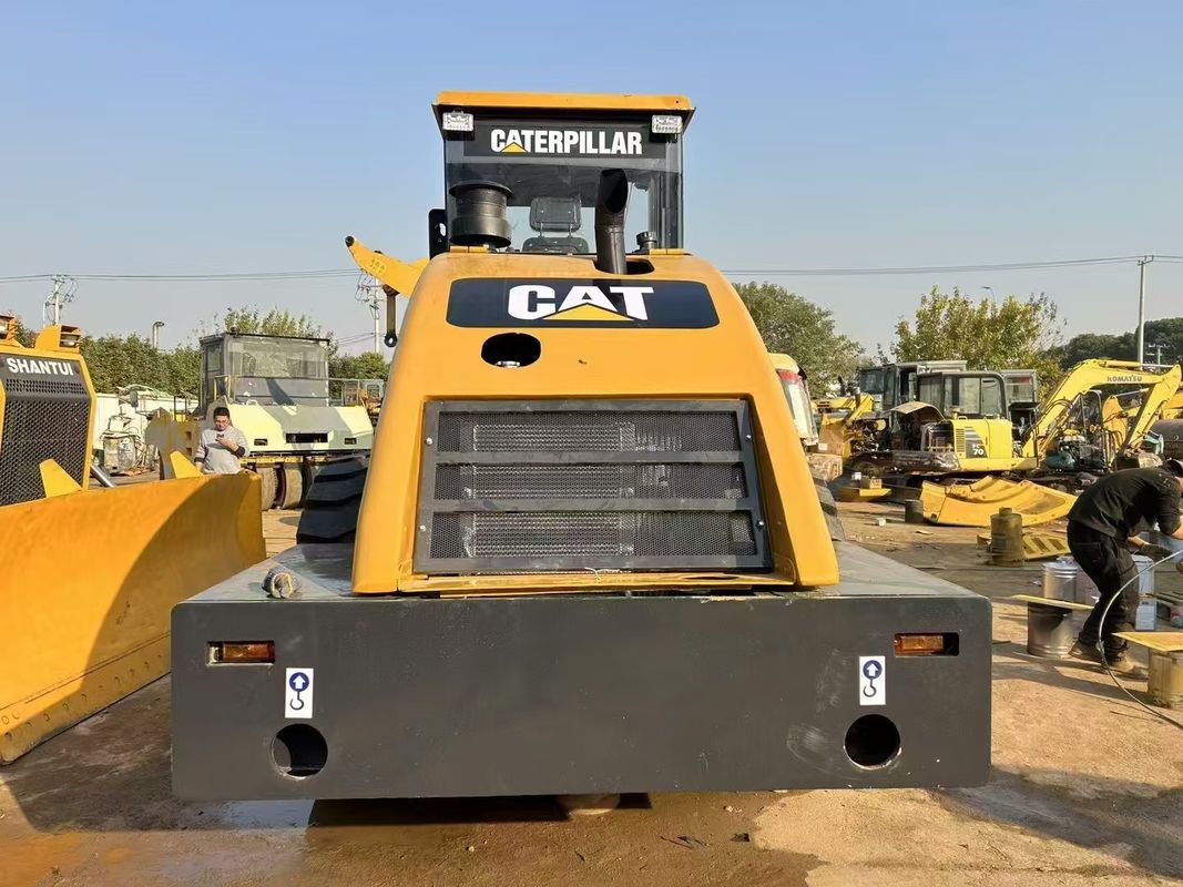 Dipakai CAT CS-683E Vibratory Roller Compactor 1,8 mm Amplitude 134 kW Daya mesin