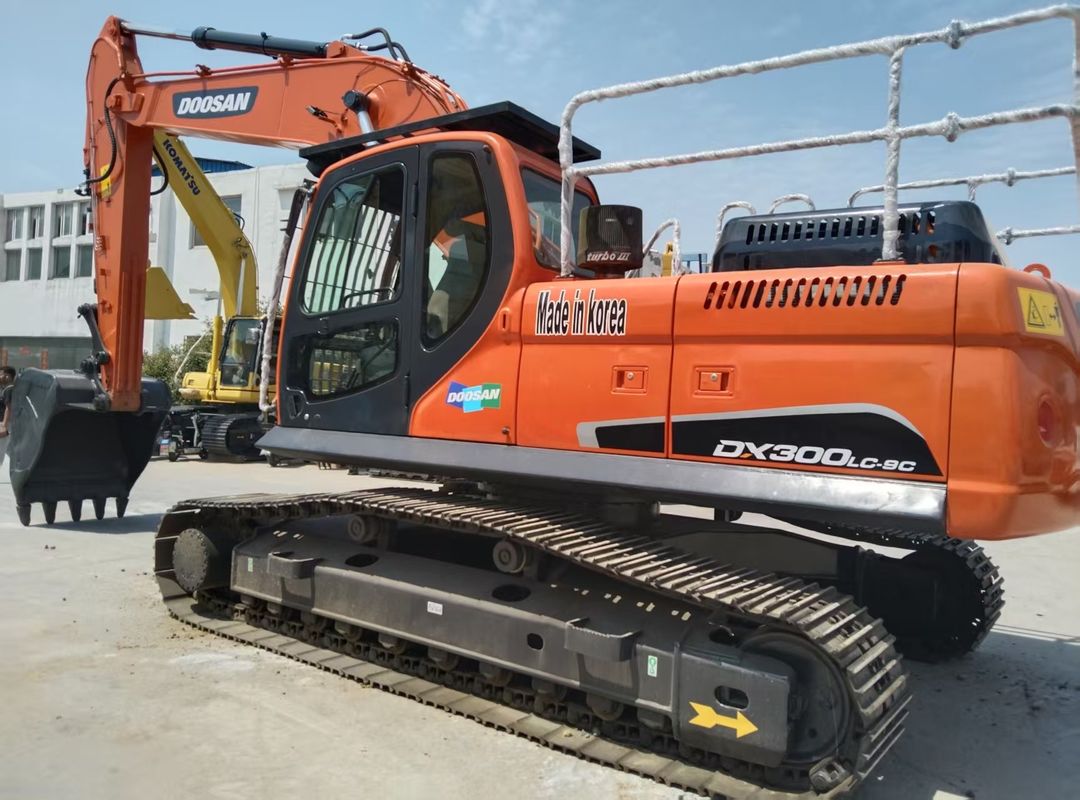 Digunakan DOOSAN Crawler Excavator DX300LC-9C Transport Height 3.475M Kinerja tinggi