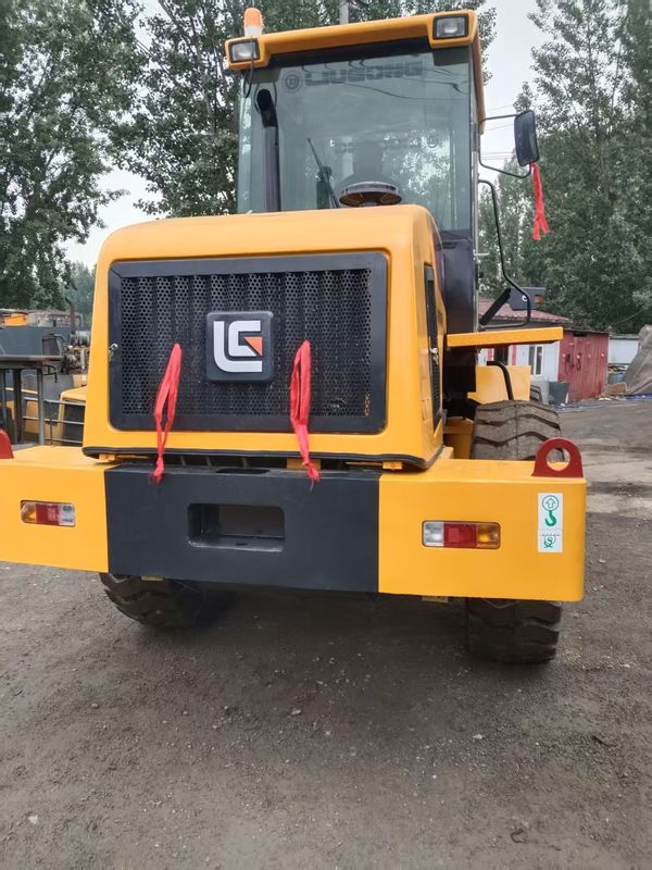 Dipakai LIUGONG 835 wheel loader hand loader hand loader yang dapat diandalkan 1.7 M3 kapasitas ember