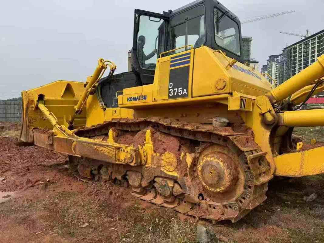Digunakan Komatsu D375A-5 Bulldozer untuk dijual. 68 Ton Crawler Dozer diekspor dari Cina.