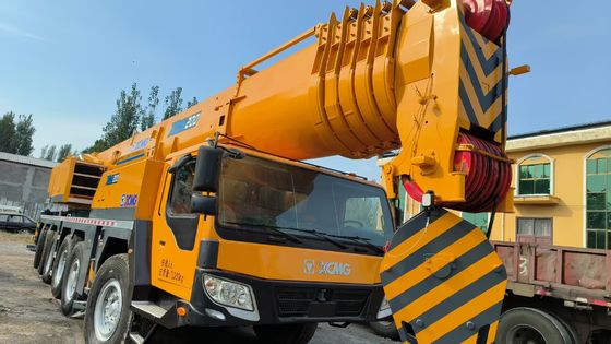Crane berkualitas tinggi digunakan XCMG 200 ton dalam kondisi baik